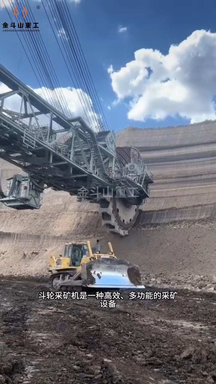 央视网《军事纪实》栏目以《揭秘假军人婚恋骗局》为题报道了烟台市公安局芝罘分局侦破的一起冒充军人婚恋诈骗案