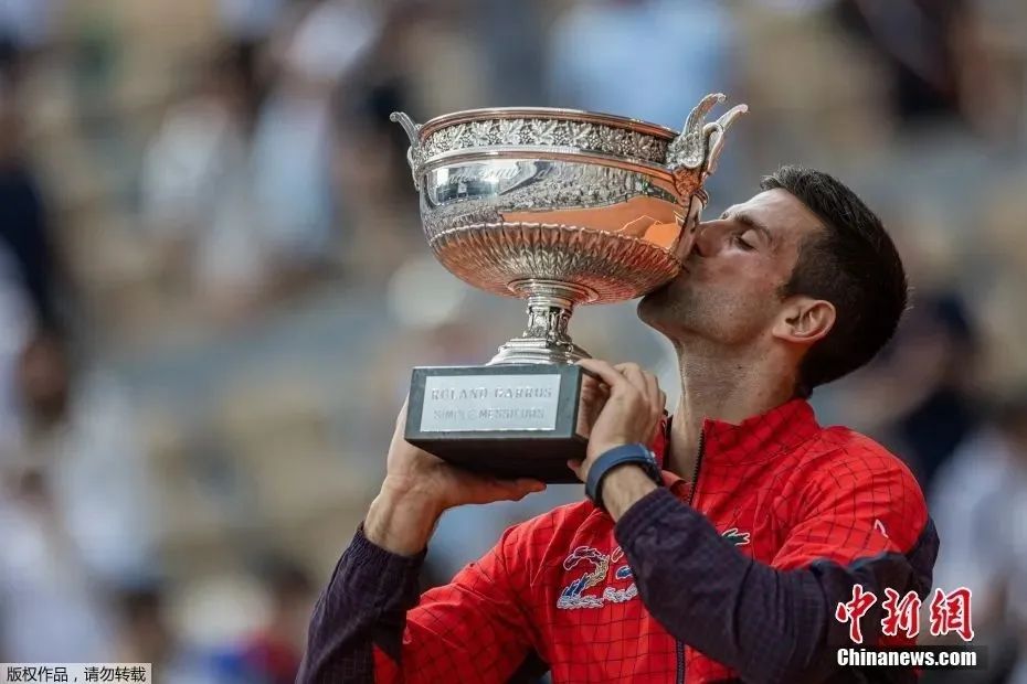 巴黎奥运夺金完成金满贯，德约科维奇书写网坛