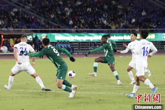 浙江队在杭州主场两球落后逆转4比2击败狮城水手