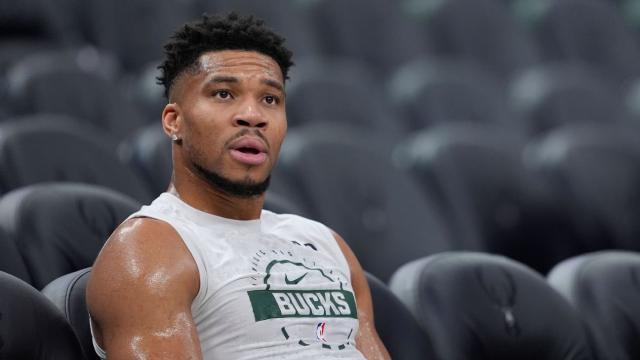 字母哥拒绝休战坚持复出 雄鹿面临赛季末关键抉