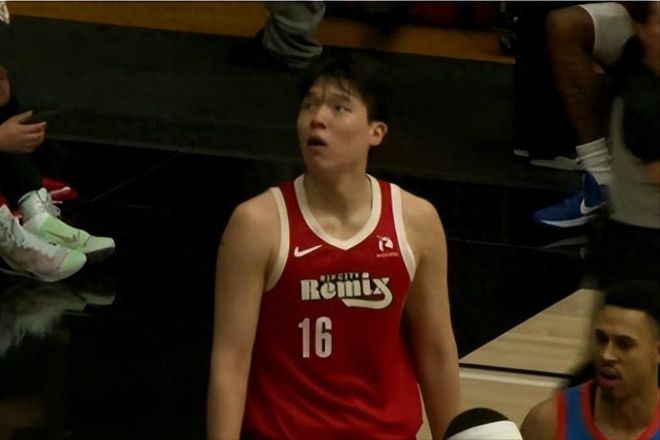 杨瀚森防守亮眼进攻挣扎 教练力挺其价值