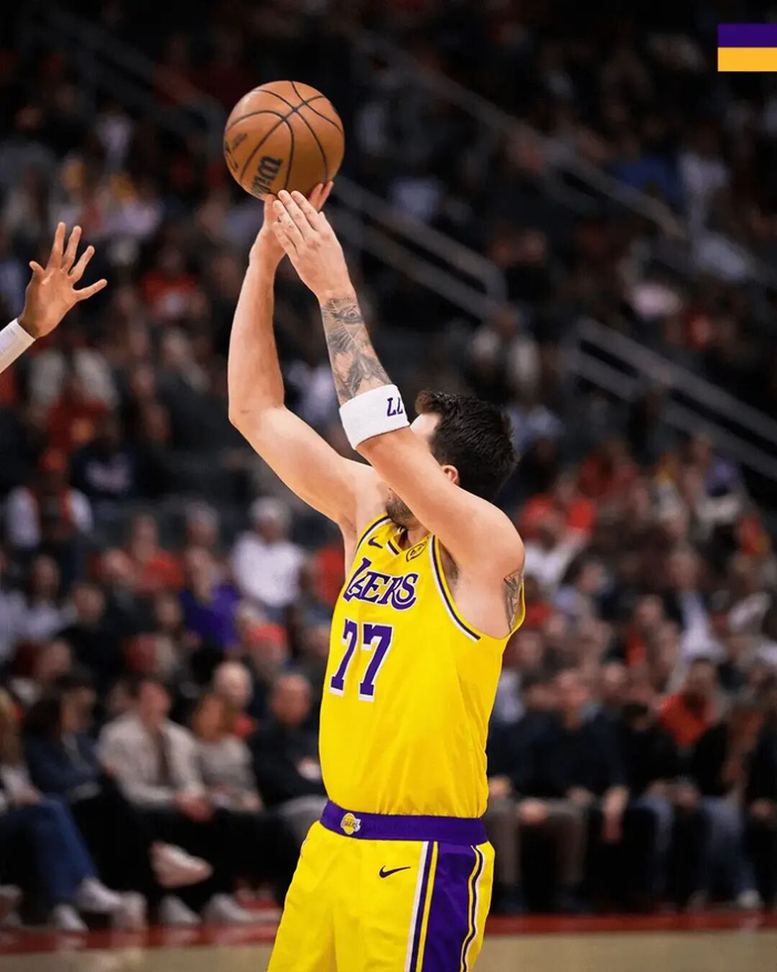 湖人100-92力克火箭 东契奇砍36分斯马特谈团队防