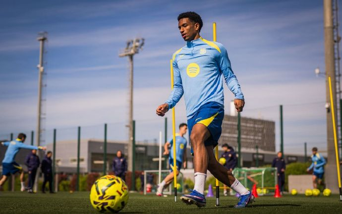 巴萨双星巴尔德孔德重返训练场备战新赛季