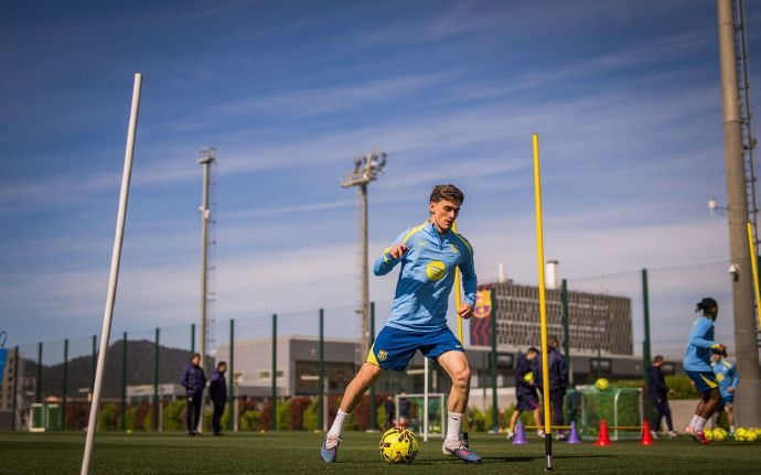 巴萨双星巴尔德孔德重返训练场备战新赛季