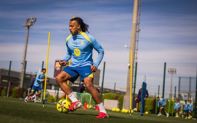 巴萨双星巴尔德孔德重返训练场备战新赛季