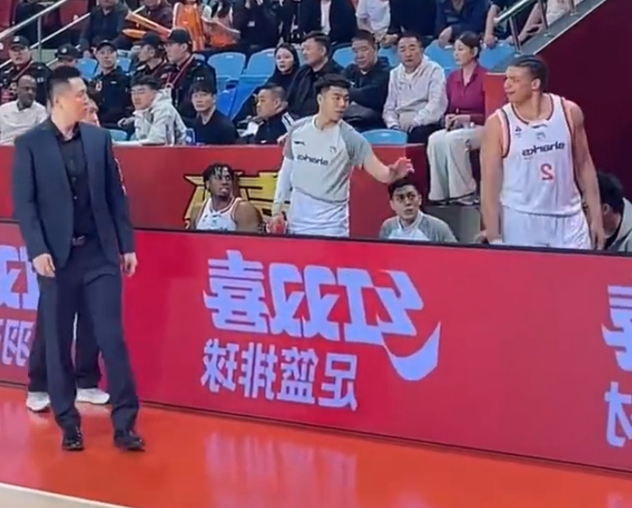 洛夫顿情绪问题屡次影响上海男篮表现