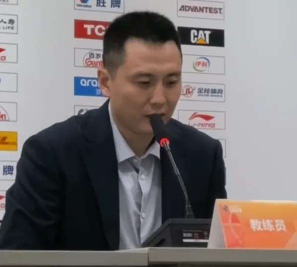 洛夫顿情绪问题屡次影响上海男篮表现