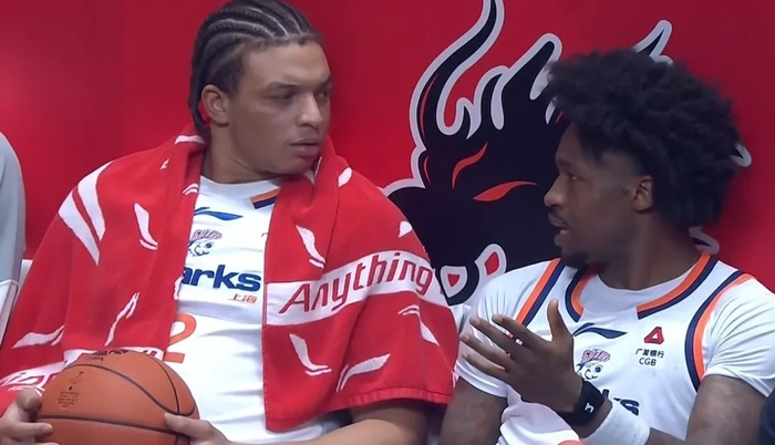 洛夫顿情绪问题屡次影响上海男篮表现