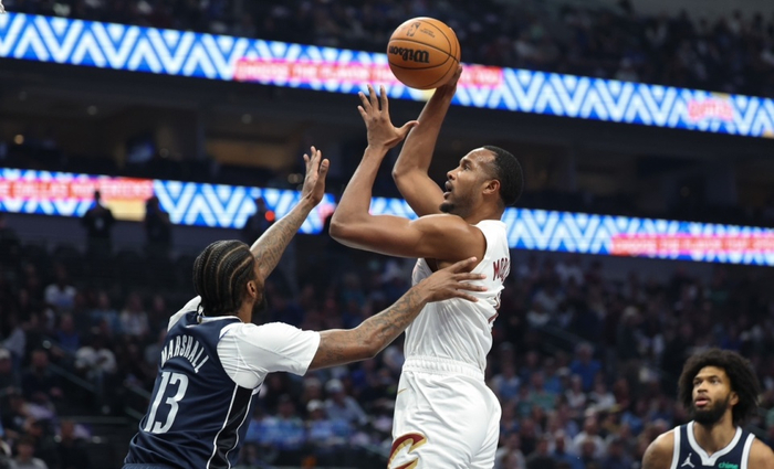 莫布利伤病影响进攻效率，防守端仍具统治力，