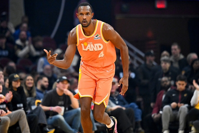 莫布利伤病影响进攻效率，防守端仍具统治力，