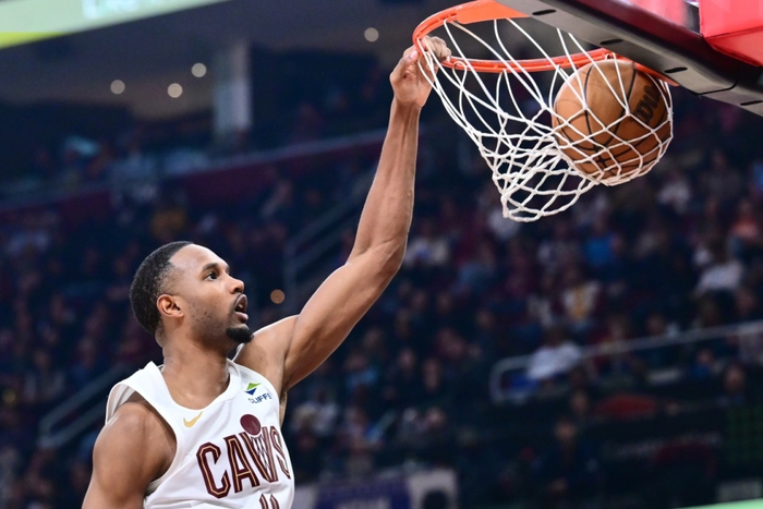 莫布利伤病影响进攻效率，防守端仍具统治力，